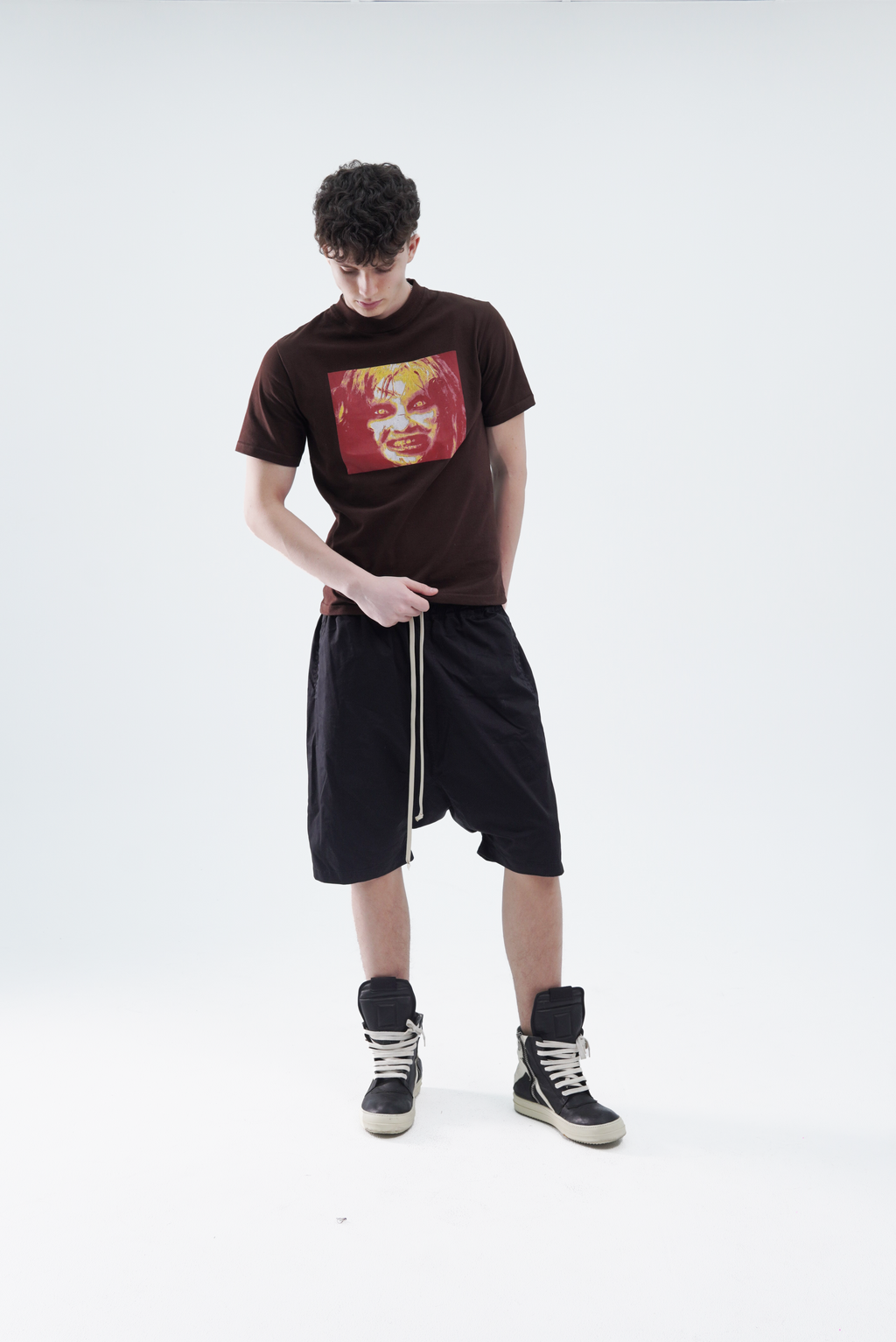 “GHABBY” FITTED TEE - BROWN