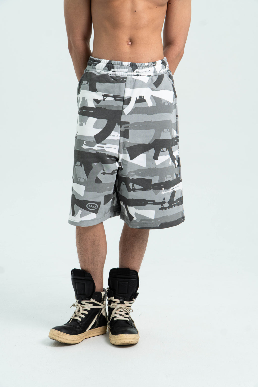 "C.A.M.O V2" SHORTS (SNOW)